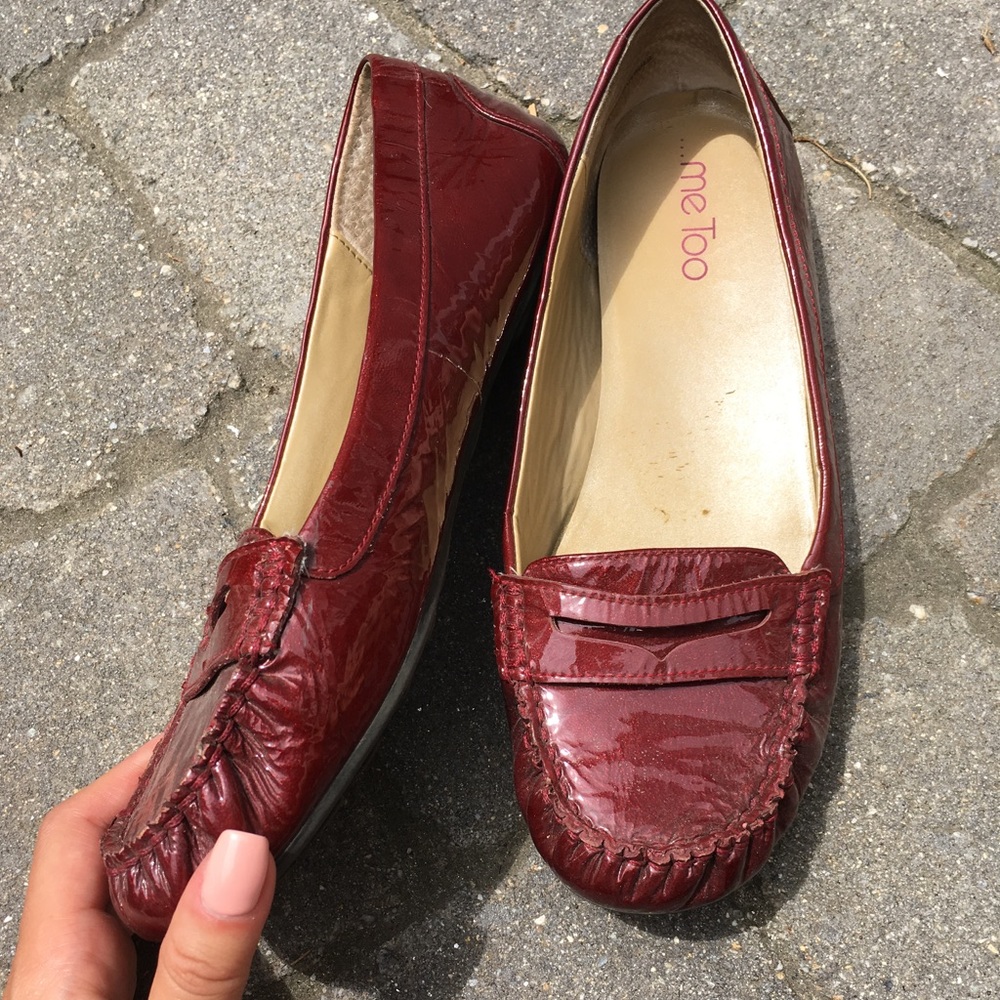 Shiny red flats!